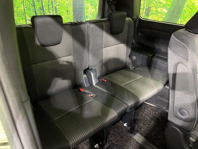 TOYOTA VOXY 2018 Image 31