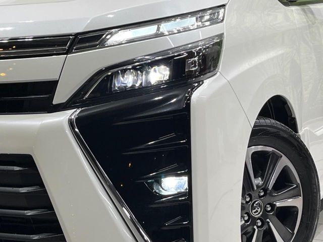 TOYOTA VOXY 2018 Image 31