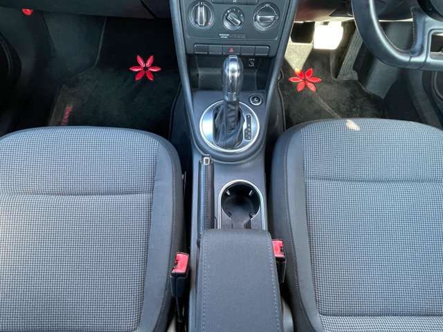 VOLKSWAGEN THE BEETL 2012 Image 31