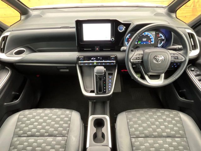 TOYOTA VOXY HYBRID 2023 Image 31