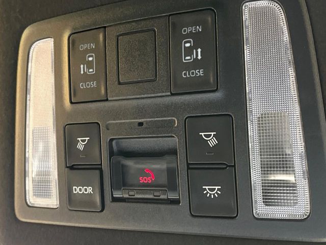 TOYOTA VOXY HYBRID 2023 Image 31