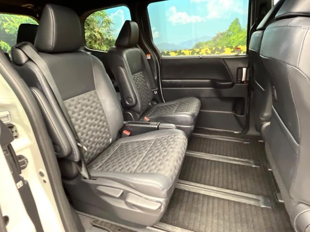 TOYOTA VOXY HYBRID 2023 Image 31