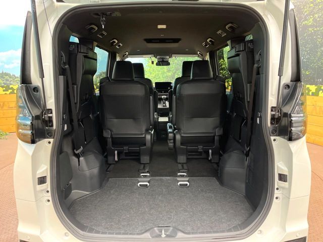 TOYOTA VOXY HYBRID 2023 Image 31