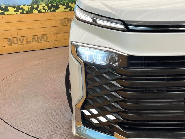 TOYOTA VOXY HYBRID 2023 Image 31