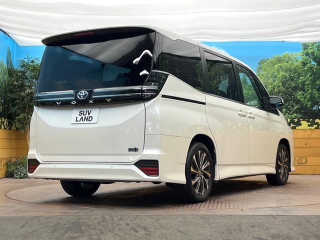 TOYOTA VOXY HYBRID 2023 Image 31