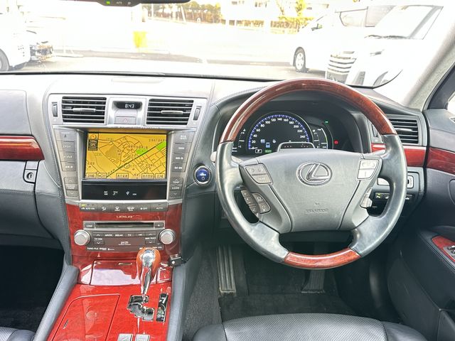 TOYOTA LEXUS LS600HL 2011 Image 31