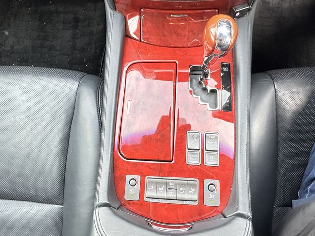 TOYOTA LEXUS LS600HL 2011 Image 31