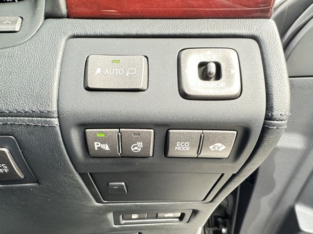 TOYOTA LEXUS LS600HL 2011 Image 31