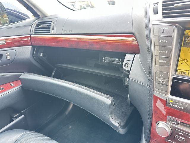 TOYOTA LEXUS LS600HL 2011 Image 31