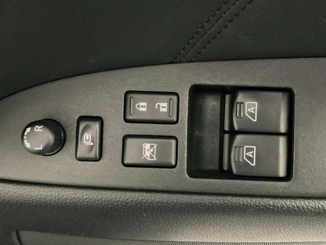 NISSAN SKYLINE COUPE 2011 Image 31