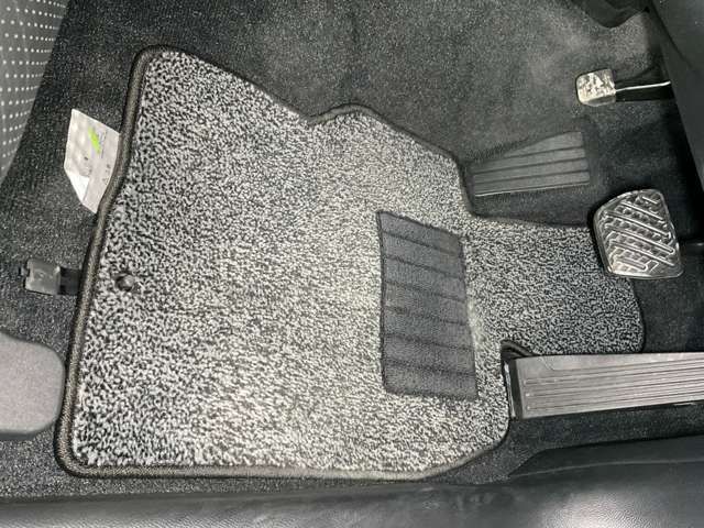 NISSAN SKYLINE COUPE 2011 Image 31