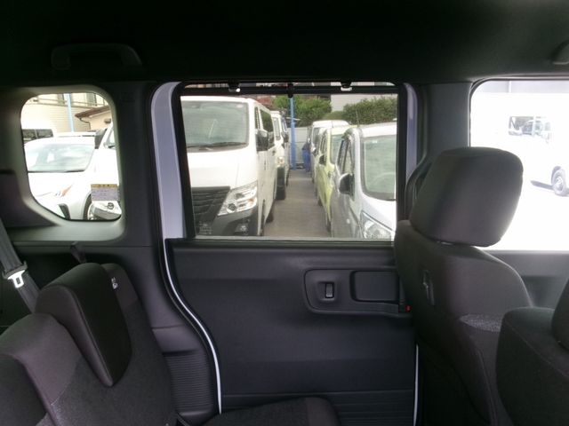 HONDA N BOX CUSTOM 2023 Image 31