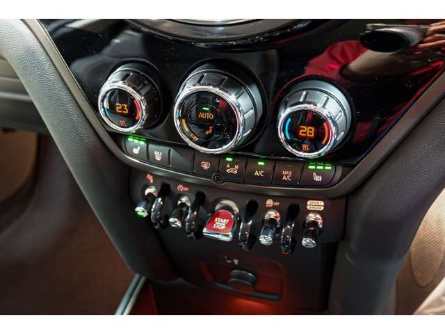 BMW MINI COOPER SD CROSS 2022 Image 31