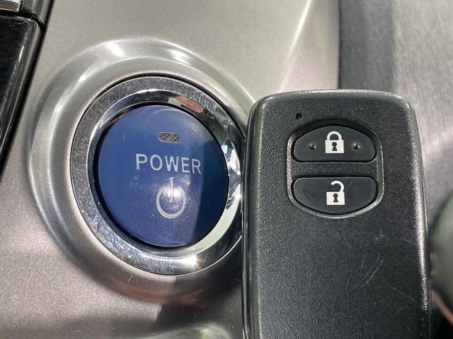 TOYOTA PRIUS ALPHA 2015 Image 31