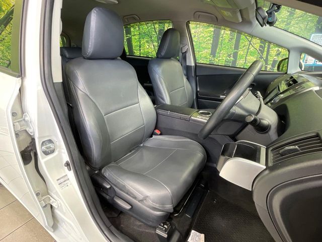 TOYOTA PRIUS ALPHA 2015 Image 31