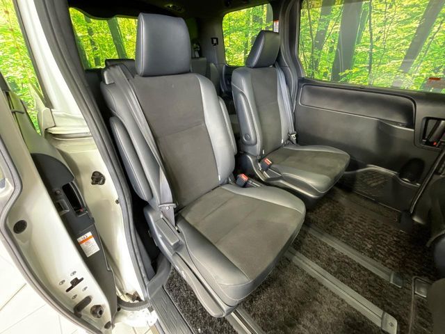 TOYOTA NOAH 2016 Image 31