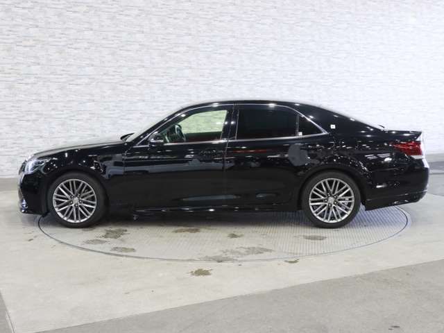 TOYOTA CROWN SEDAN 2017 Image 31