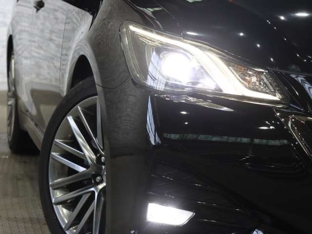 TOYOTA CROWN SEDAN 2017 Image 31