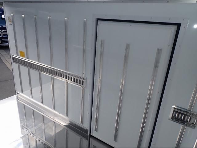 MITSUBISHI CANTER 2025 Image 31