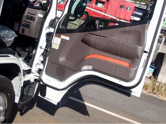 MITSUBISHI CANTER 2025 Image 31