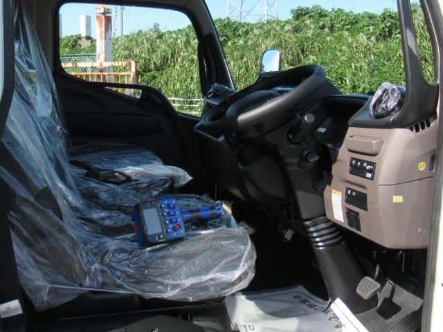 MITSUBISHI CANTER 2025 Image 31