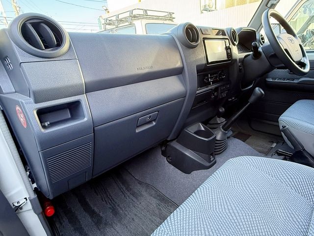 TOYOTA LANDCRUISER VAN 2015 Image 31