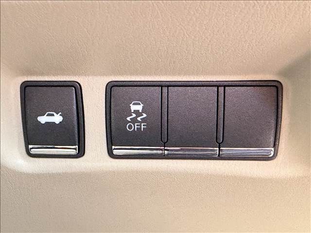 NISSAN FUGA 2010 Image 31