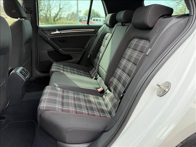 VOLKSWAGEN GOLF GTI 2015 Image 31