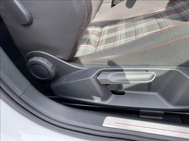 VOLKSWAGEN GOLF GTI 2015 Image 31