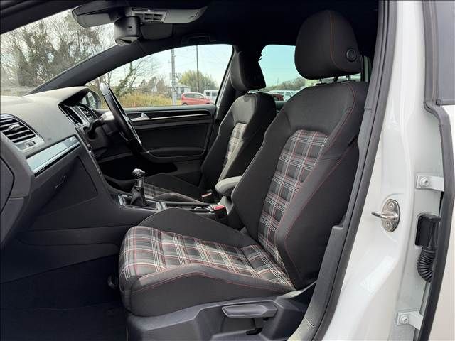 VOLKSWAGEN GOLF GTI 2015 Image 31