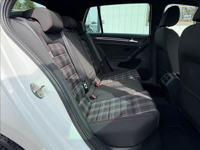 VOLKSWAGEN GOLF GTI 2015 Image 31