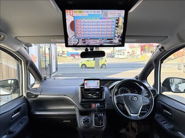 TOYOTA VOXY 2014 Image 31