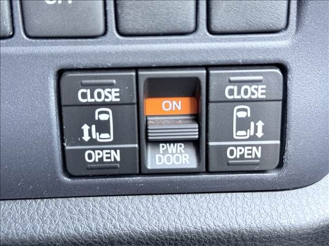 TOYOTA VOXY 2014 Image 31