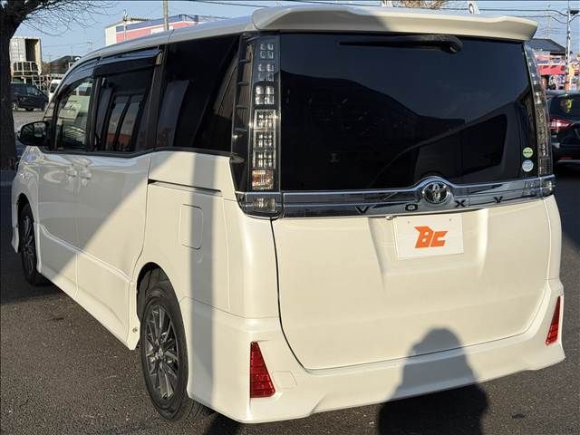 TOYOTA VOXY 2014 Image 31