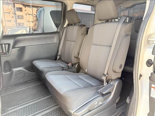 TOYOTA VOXY 2014 Image 31