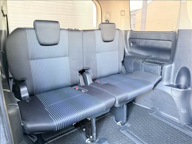 TOYOTA VOXY 2014 Image 31