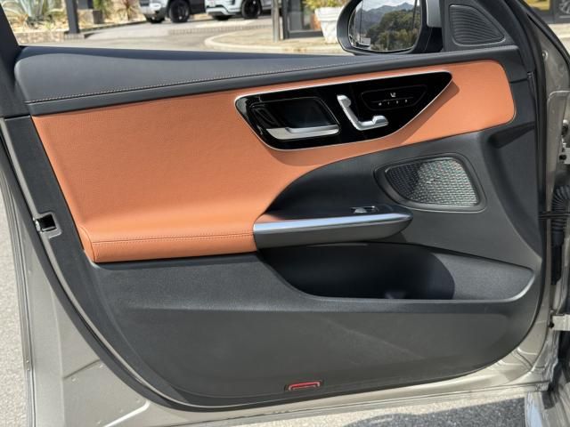 MERCEDES BENZ C CLAS 2022 Image 31