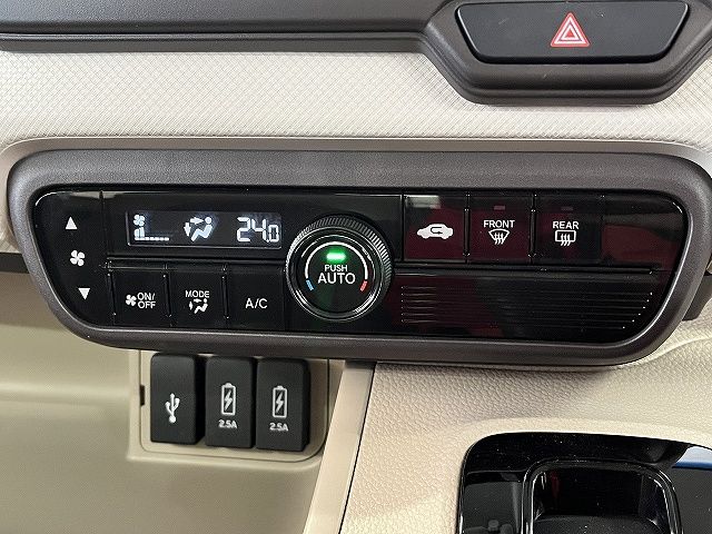 HONDA N BOX 2018 Image 31