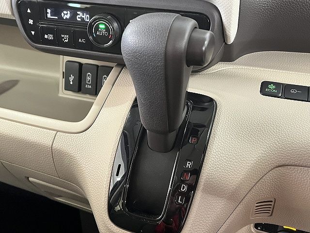 HONDA N BOX 2018 Image 31