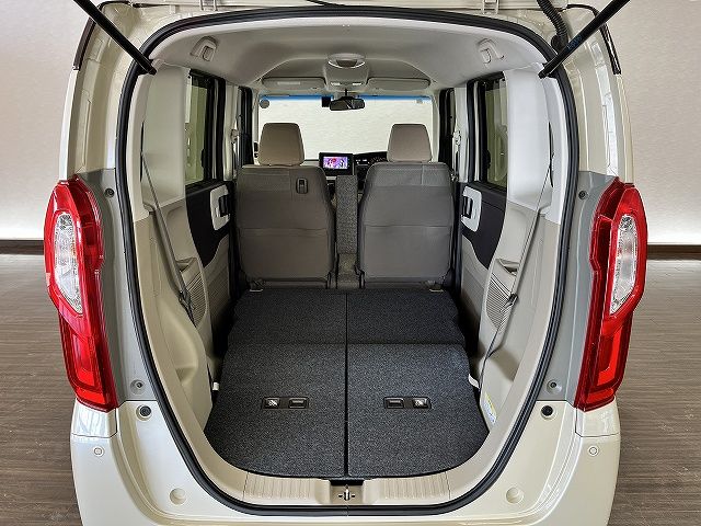 HONDA N BOX 2018 Image 31