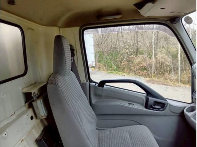 HINO DUTRO 2017 Image 31