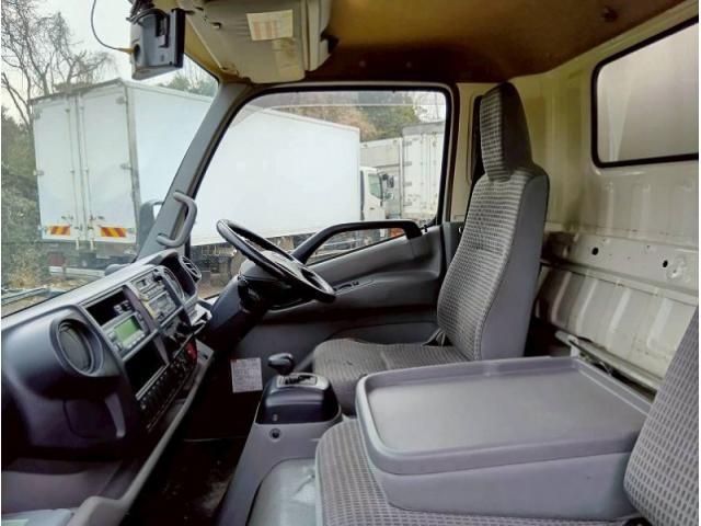 HINO DUTRO 2017 Image 31