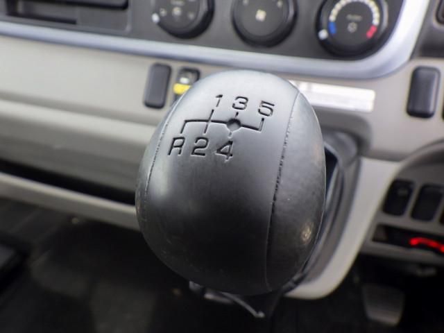 MITSUBISHI CANTER 2018 Image 31