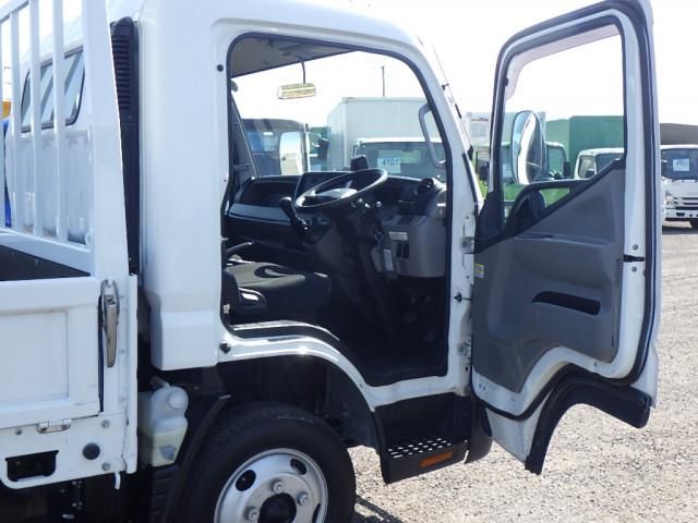 MITSUBISHI CANTER 2018 Image 31