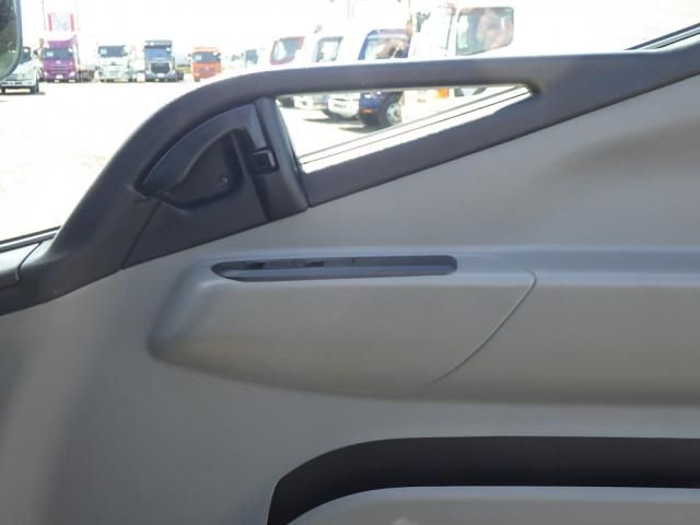 MITSUBISHI CANTER 2018 Image 31