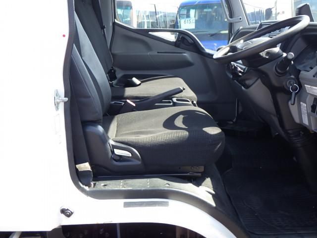 MITSUBISHI CANTER 2018 Image 31