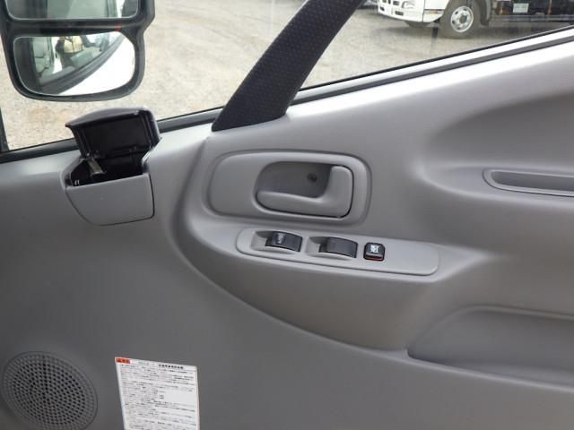 HINO DUTRO 2017 Image 31