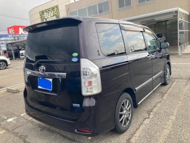 TOYOTA VOXY 2013 Image 31