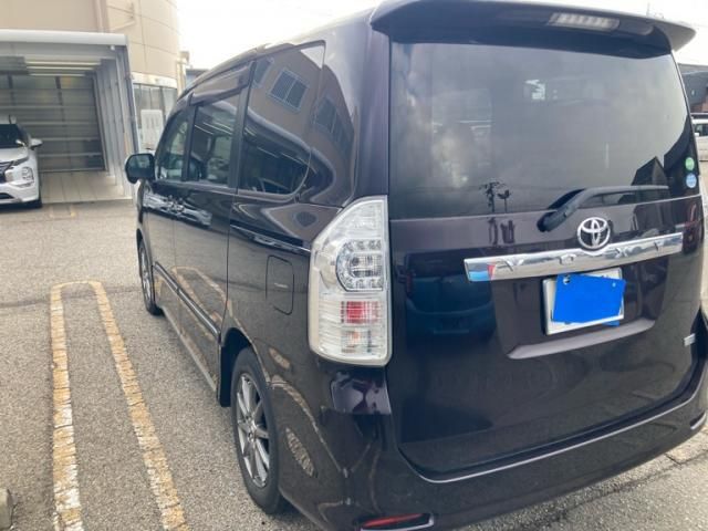 TOYOTA VOXY 2013 Image 31