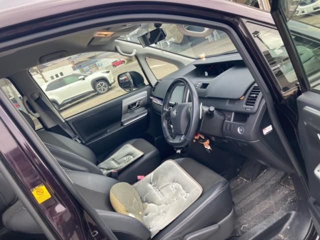 TOYOTA VOXY 2013 Image 31